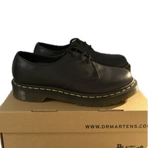 Dr. Martens 1461 Black Oxfords, Standard Fit, Unisex.  Women's 8